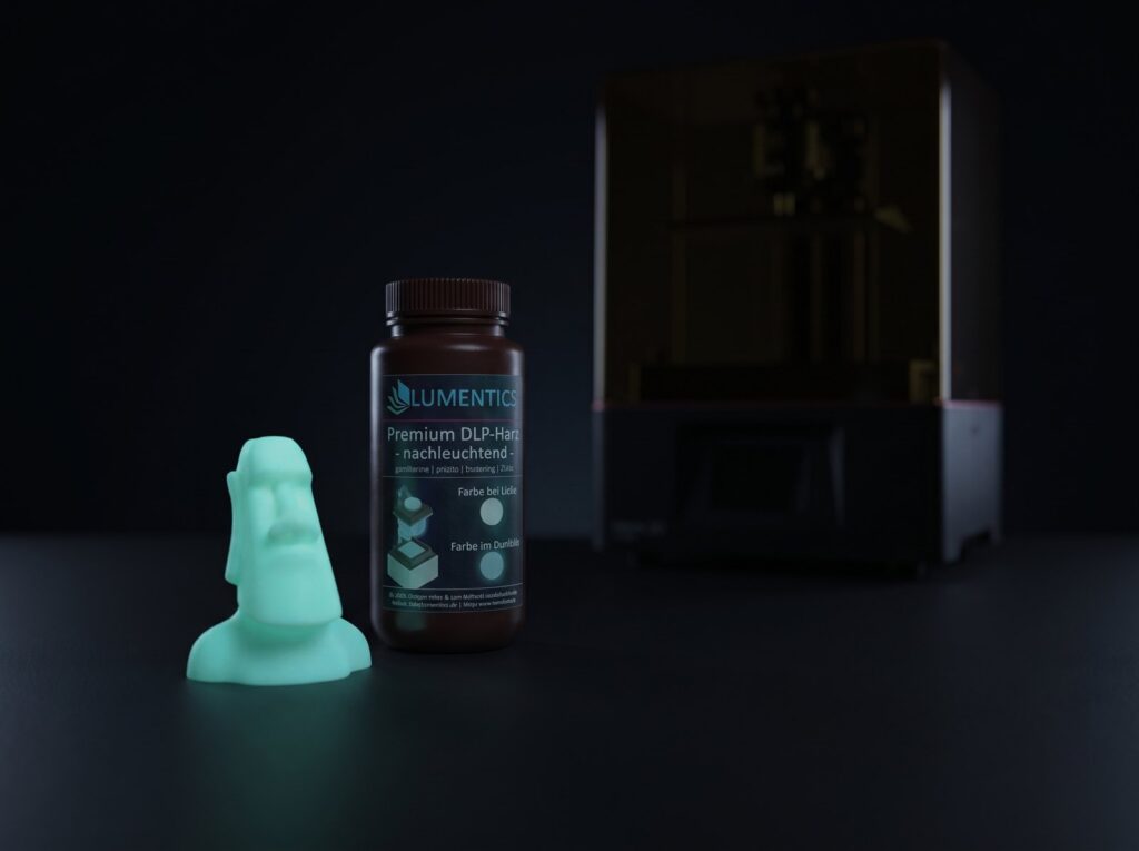 lumentics 3D-Druckharz – leuchtende gedruckte Figur mit Resin-Flasche